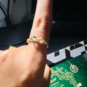 10kt solid gold cute bow ring size 5 stamped 10kt